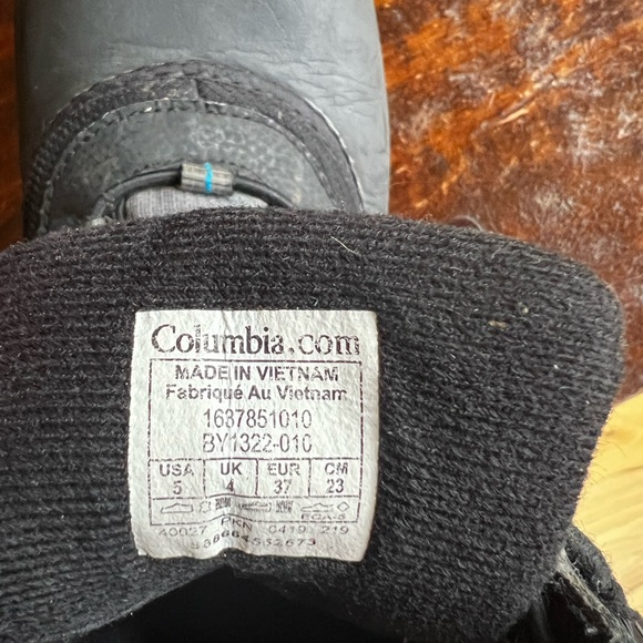 Size 5 Columbia boys rope tow boots. Blue/black - Picture 6 of 6